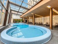 4* Anna Grand Hotel wellness medencéje Balatonfüreden