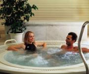 Jacuzzi a Termál Wellness Spa Hotelben Hévizen