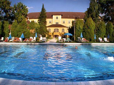 ✔️Gyerekbarát szálloda Hévízen külső-belső medencékkel - ✔️Hunguest Helios Hotel Héviz ✔️ akciós gyógyhotel Hévízen