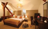 Luxus apartman a Balatonnál Balatonfüreden az Ipoly szállodában, romantikus franciaágyas szoba Balatonfüreden
